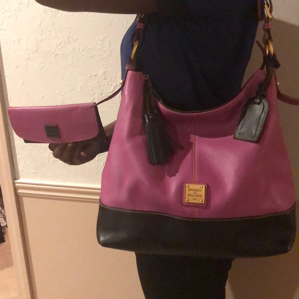 💯% authentic Dooney & Bourke bag and wallet